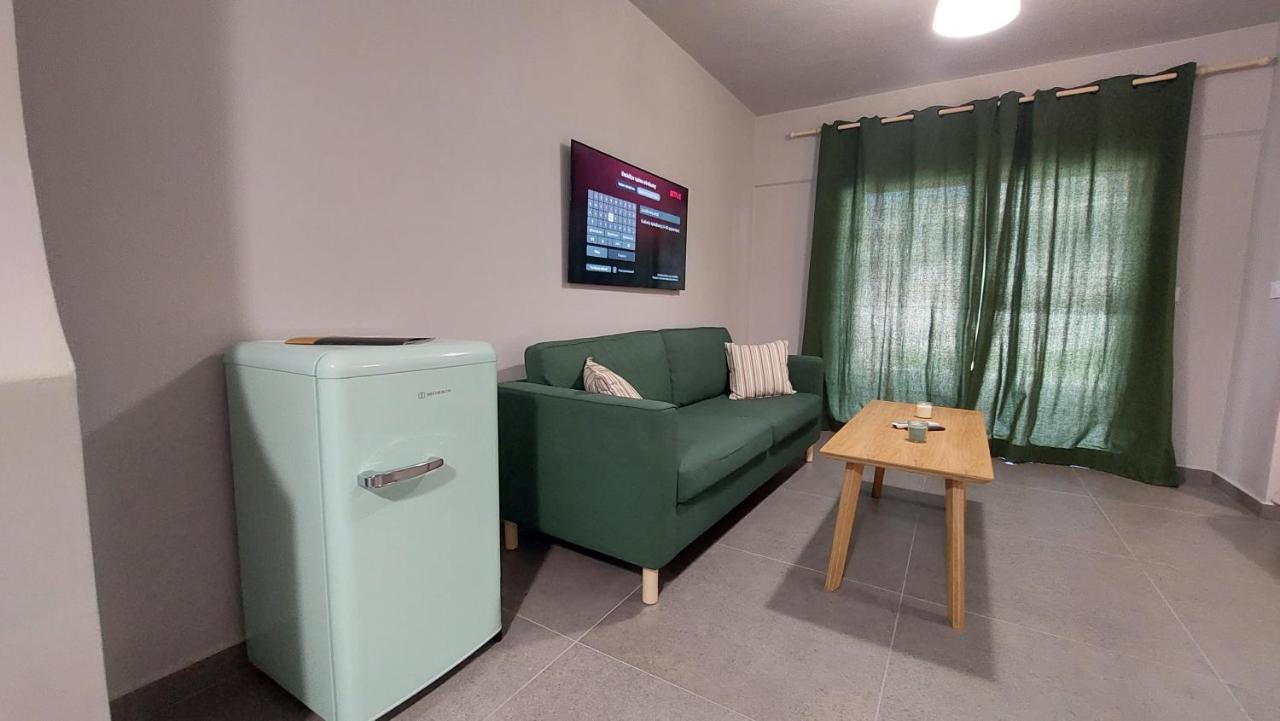 Jimmy'S Place Artemida  Ngoại thất bức ảnh