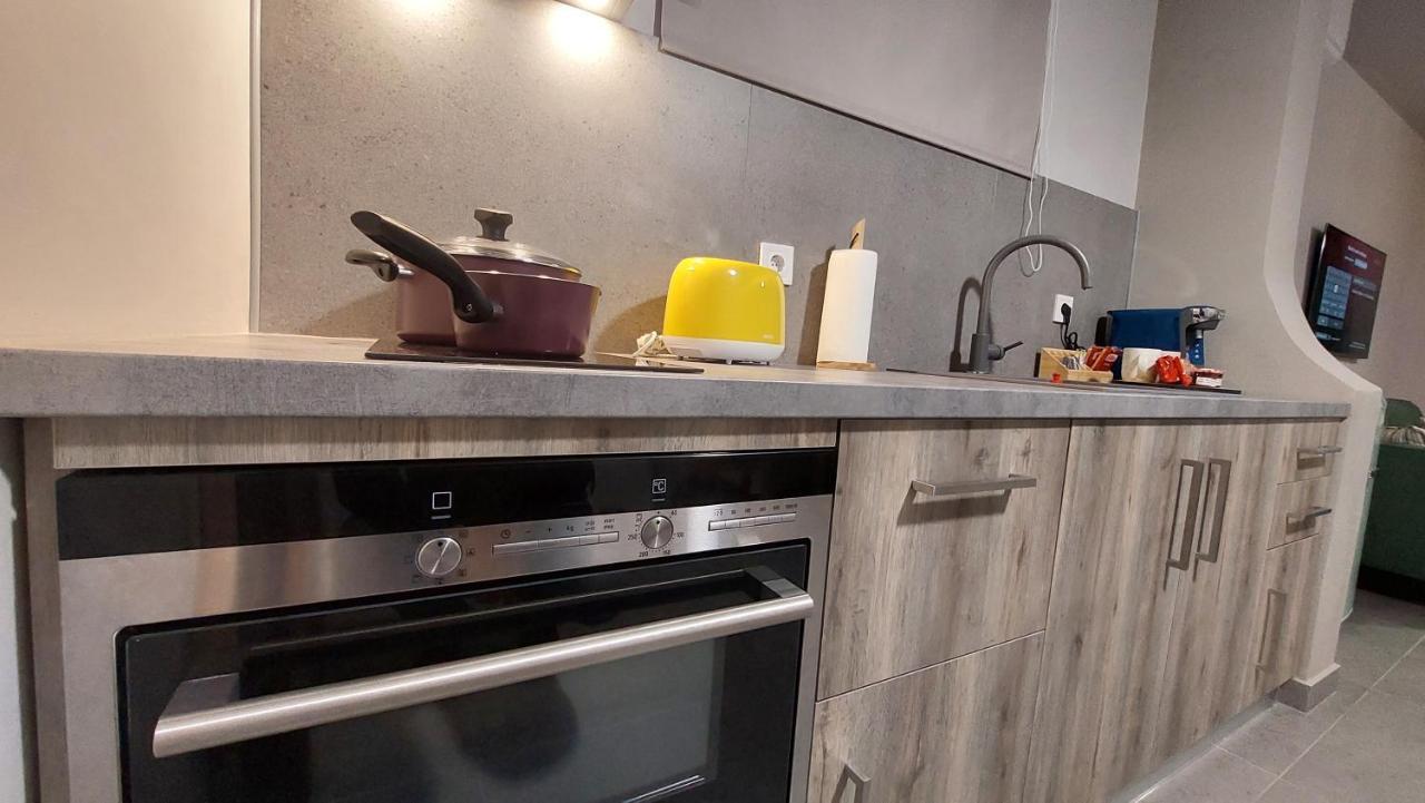 Jimmy'S Place Artemida  Ngoại thất bức ảnh
