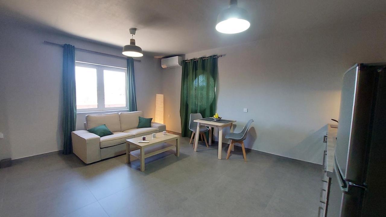 Jimmy'S Place Artemida  Ngoại thất bức ảnh