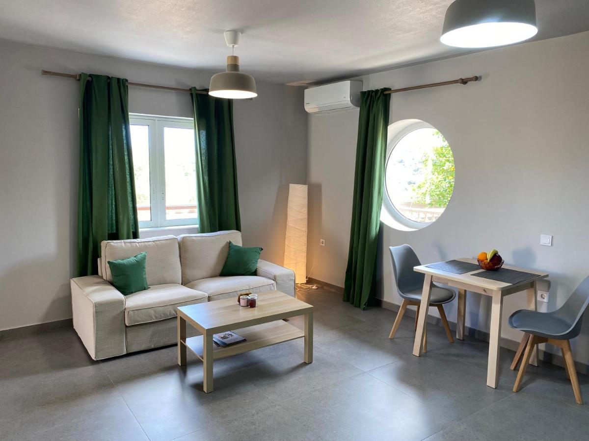 Jimmy'S Place Artemida  Ngoại thất bức ảnh